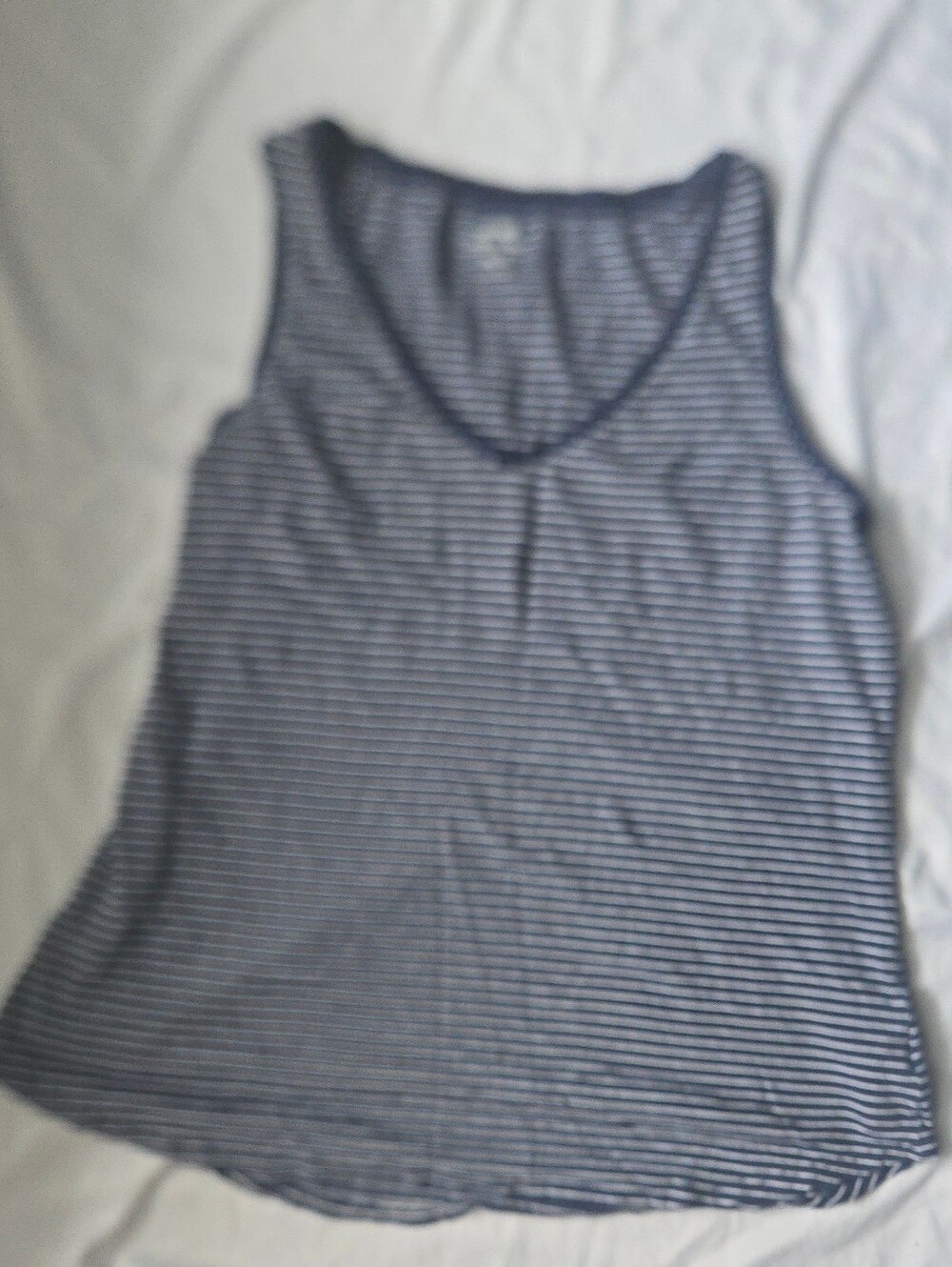 Old Navy Women's Navy & White Striped V-Neck Sleeveless Tank Size Medium